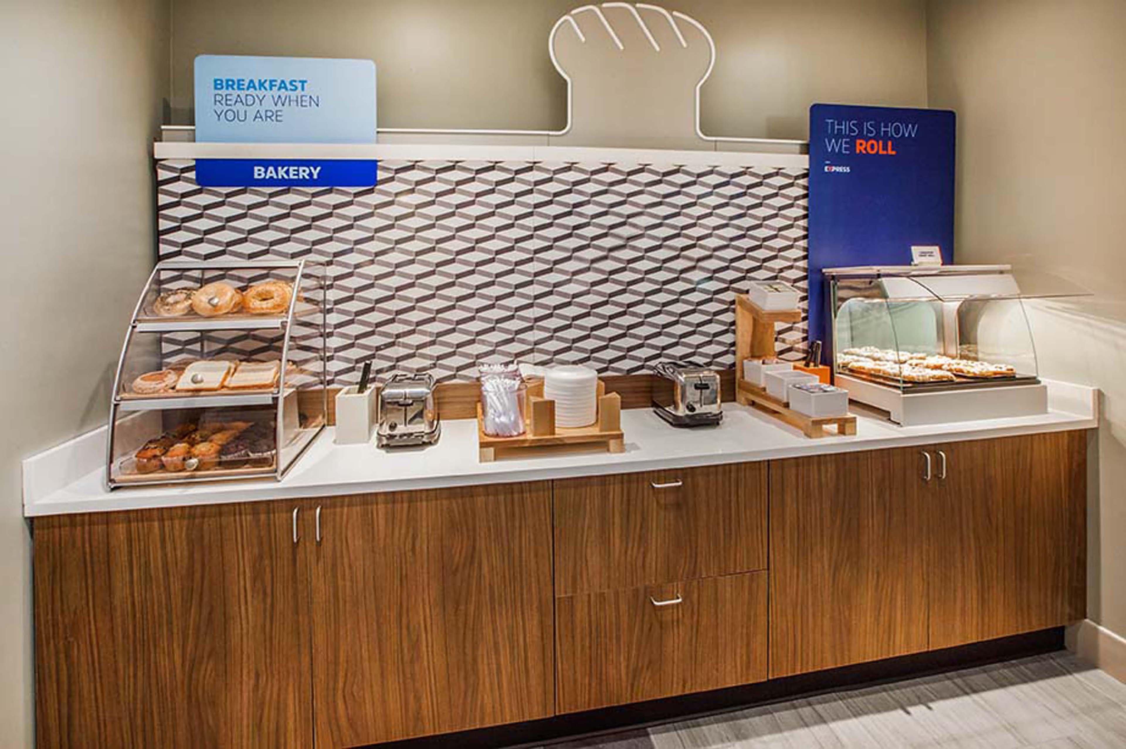Holiday Inn Express & Suites By Ihg Altoona By Ihg Εξωτερικό φωτογραφία
