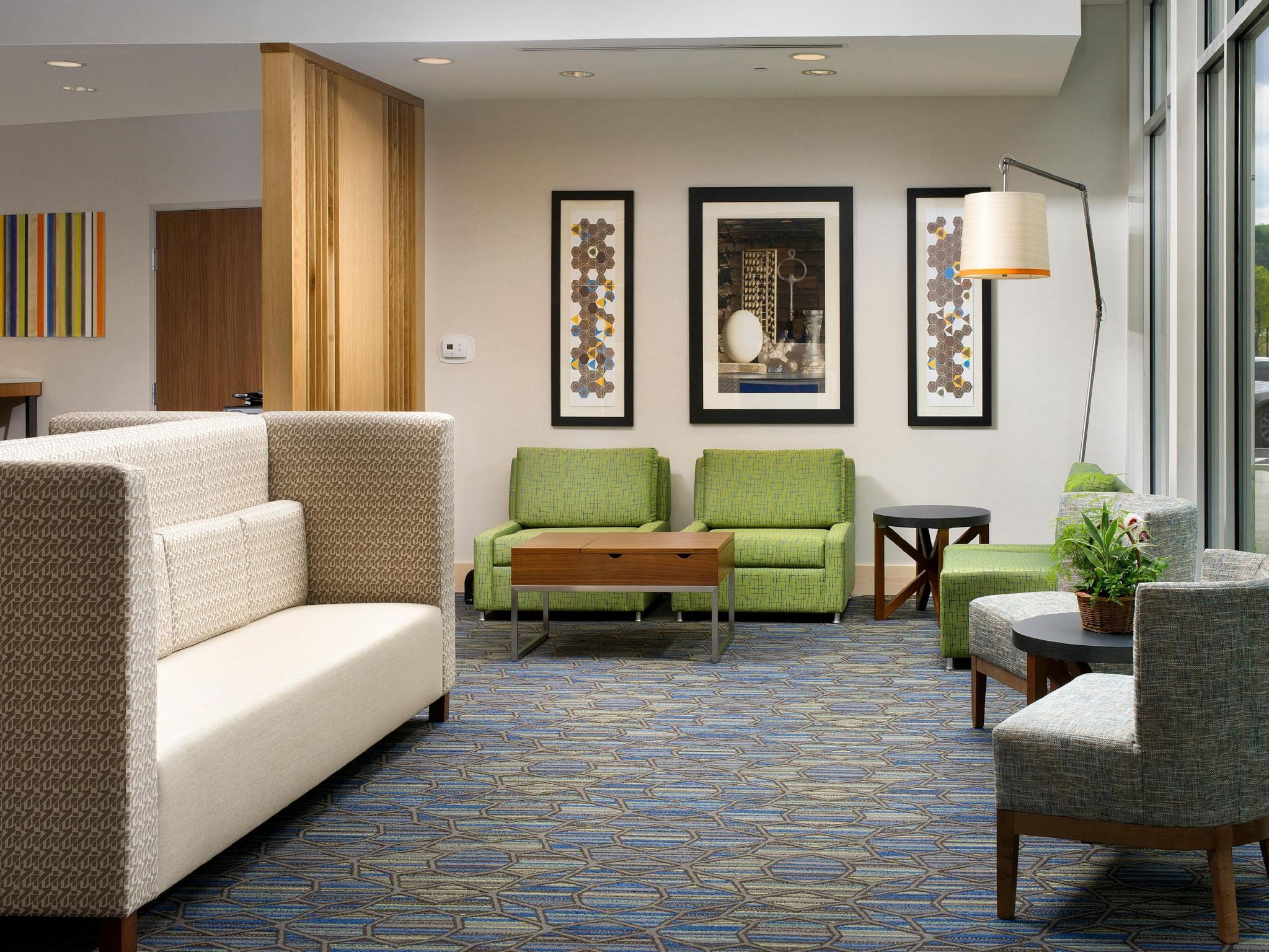 Holiday Inn Express & Suites By Ihg Altoona By Ihg Εξωτερικό φωτογραφία