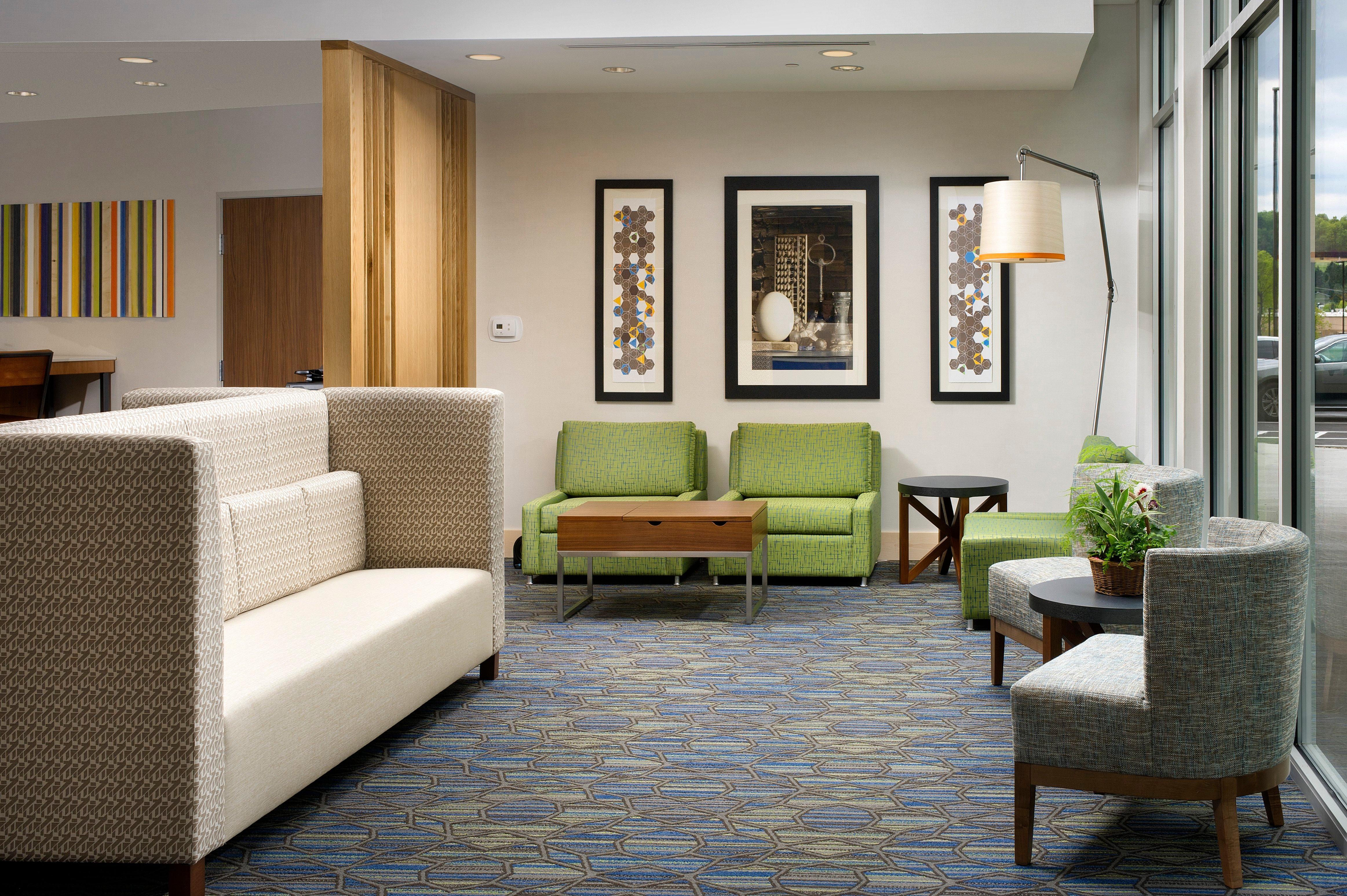Holiday Inn Express & Suites By Ihg Altoona By Ihg Εξωτερικό φωτογραφία