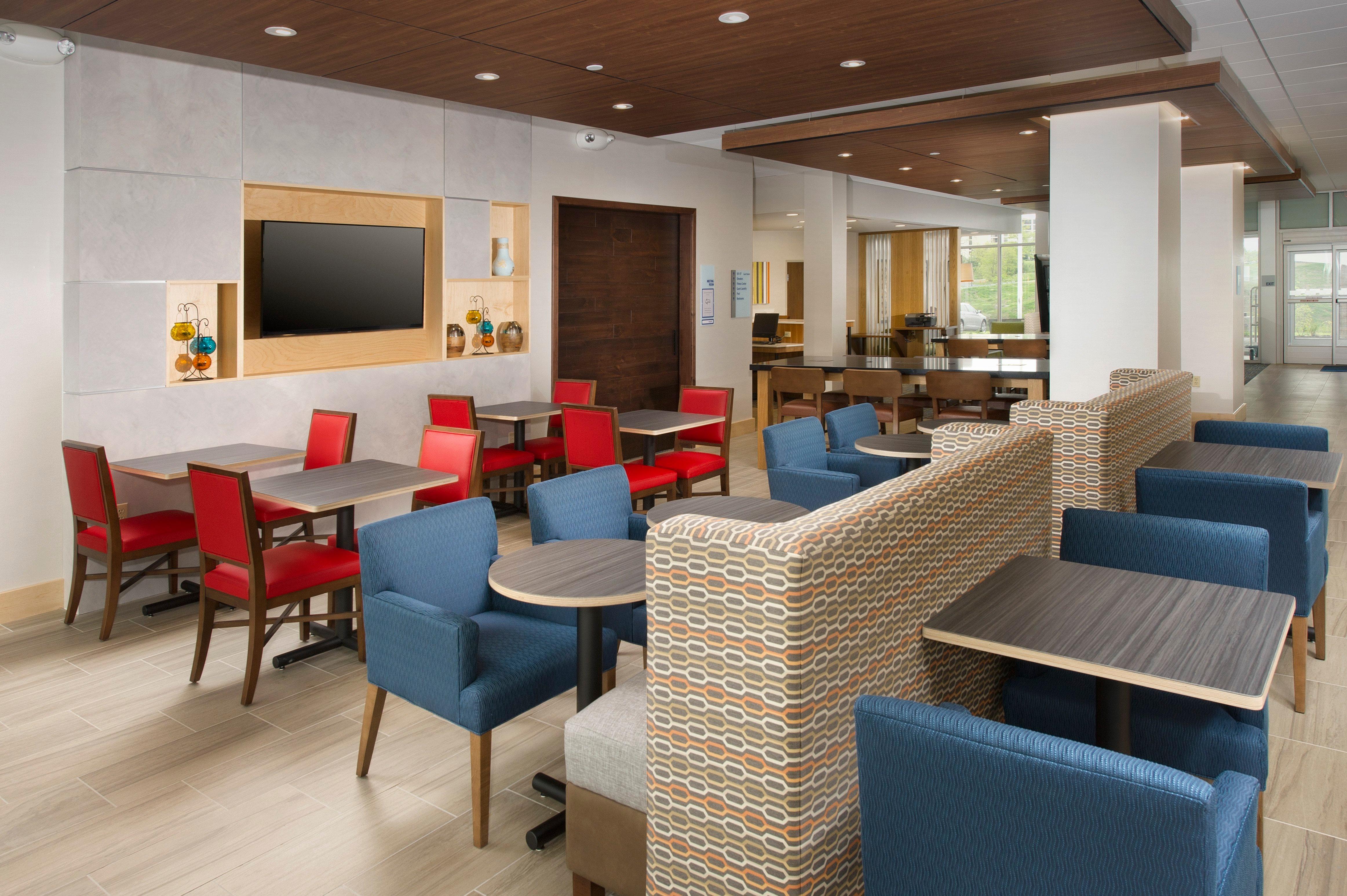 Holiday Inn Express & Suites By Ihg Altoona By Ihg Εξωτερικό φωτογραφία