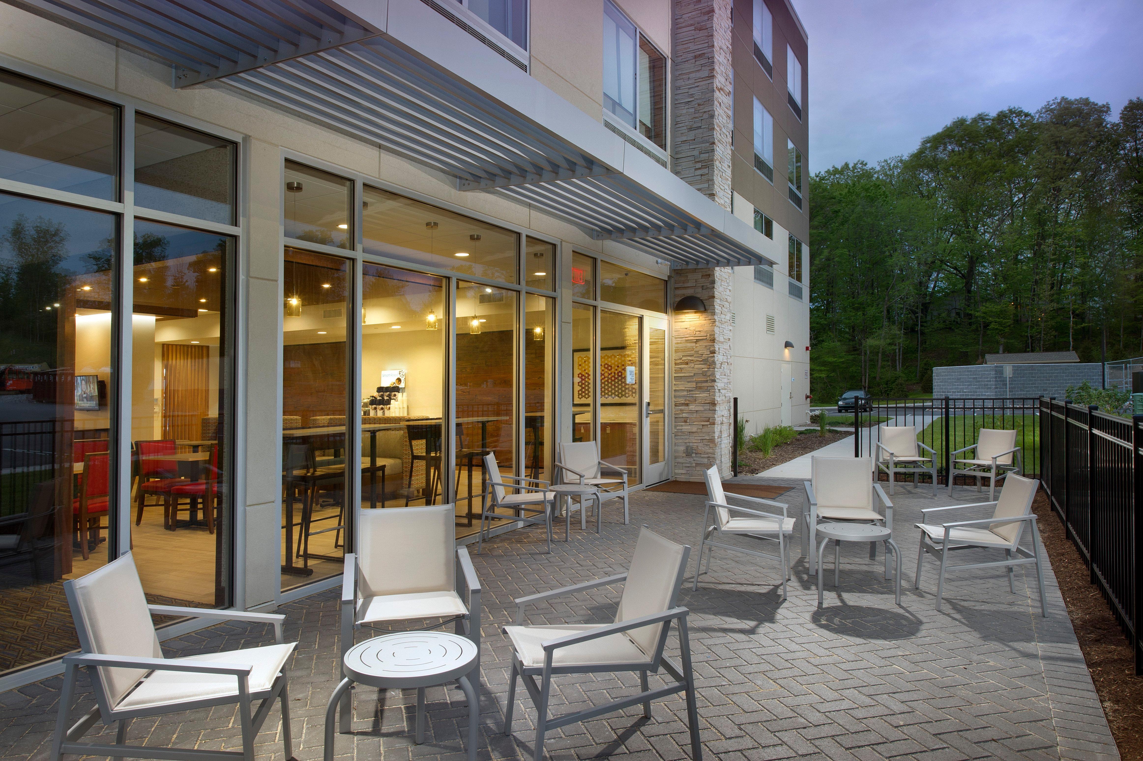 Holiday Inn Express & Suites By Ihg Altoona By Ihg Εξωτερικό φωτογραφία
