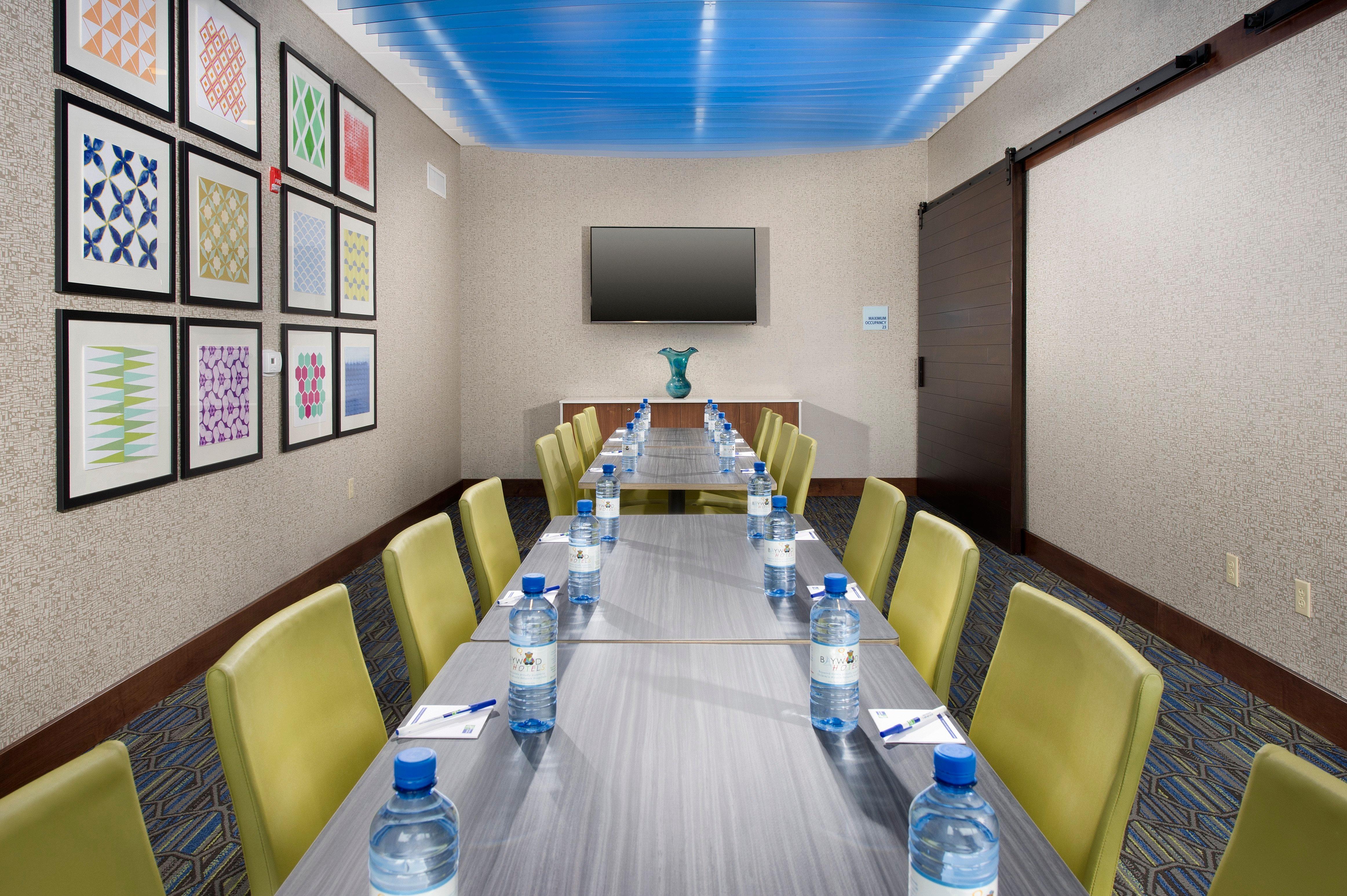 Holiday Inn Express & Suites By Ihg Altoona By Ihg Εξωτερικό φωτογραφία