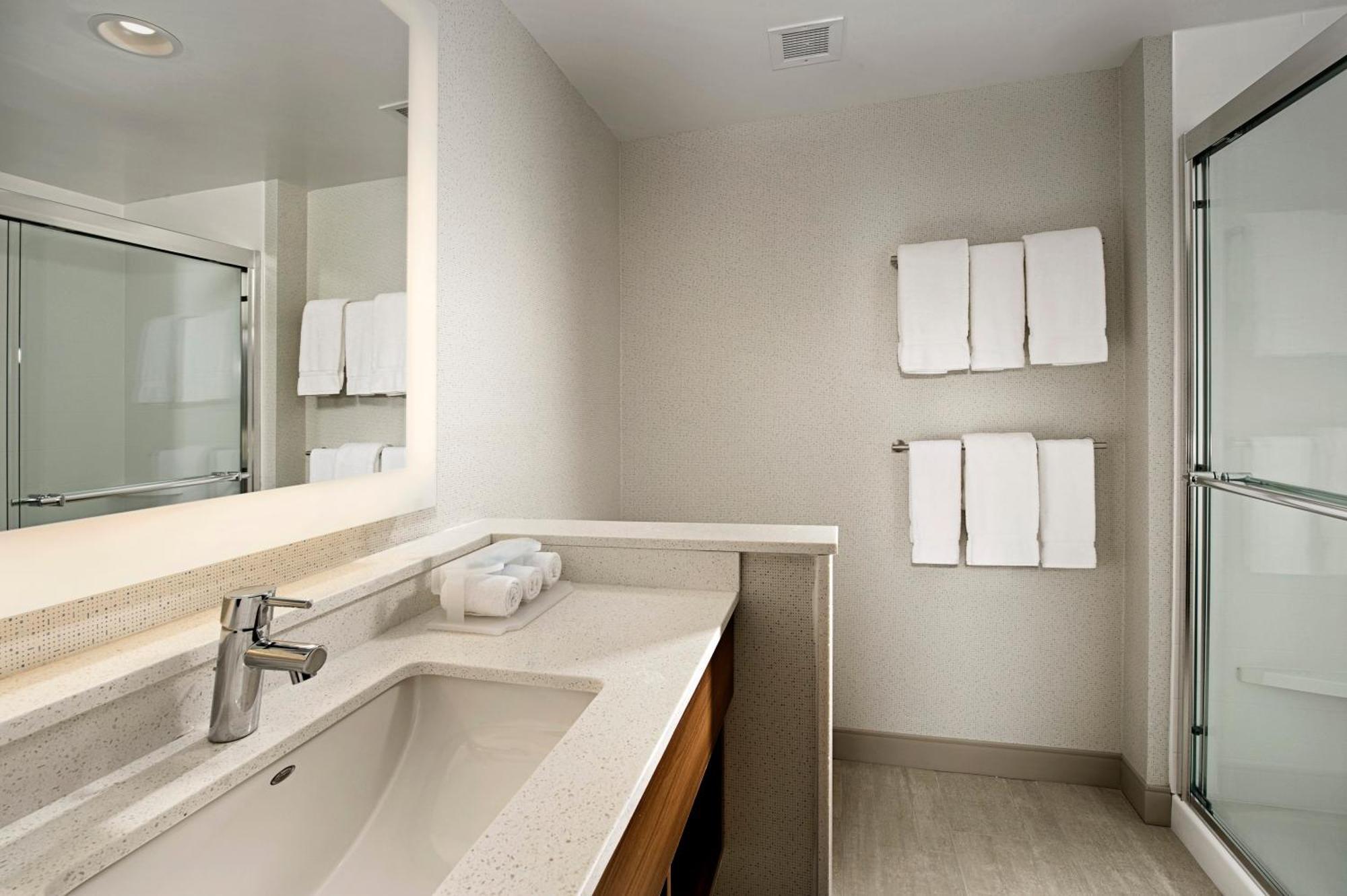 Holiday Inn Express & Suites By Ihg Altoona By Ihg Εξωτερικό φωτογραφία